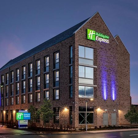 Holiday Inn Express Cambridge West - Cambourne By Ihg Екстериор снимка