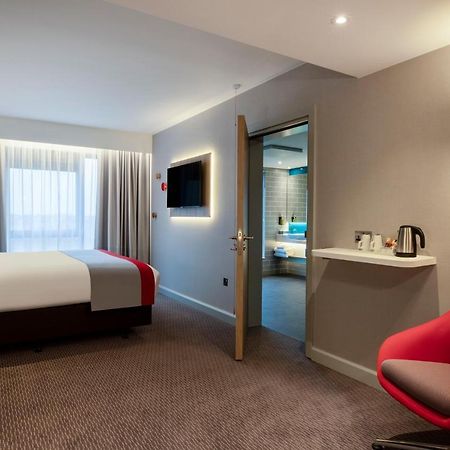 Holiday Inn Express Cambridge West - Cambourne By Ihg Екстериор снимка