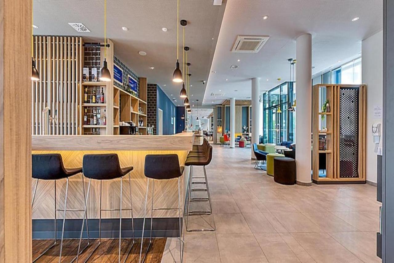 Holiday Inn Express Cambridge West - Cambourne By Ihg Екстериор снимка