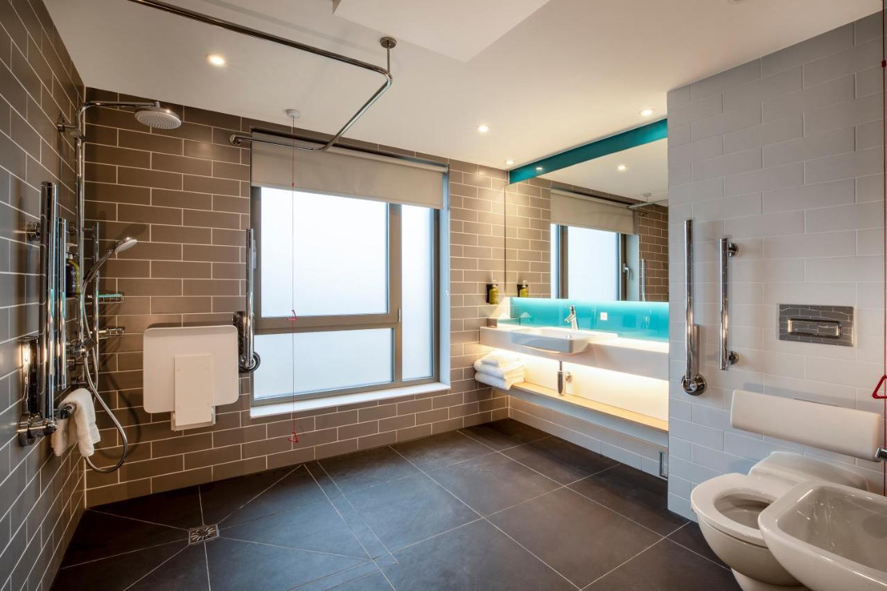 Holiday Inn Express Cambridge West - Cambourne By Ihg Екстериор снимка