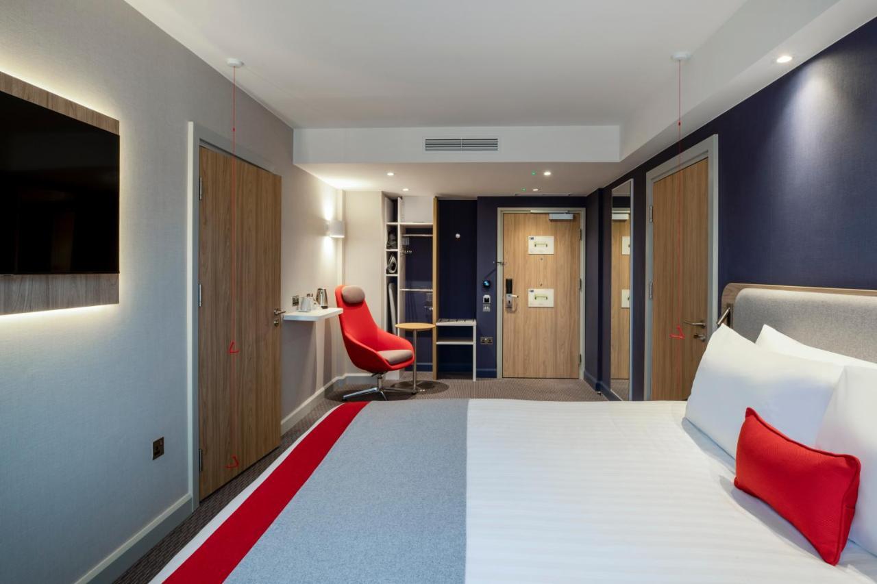 Holiday Inn Express Cambridge West - Cambourne By Ihg Екстериор снимка