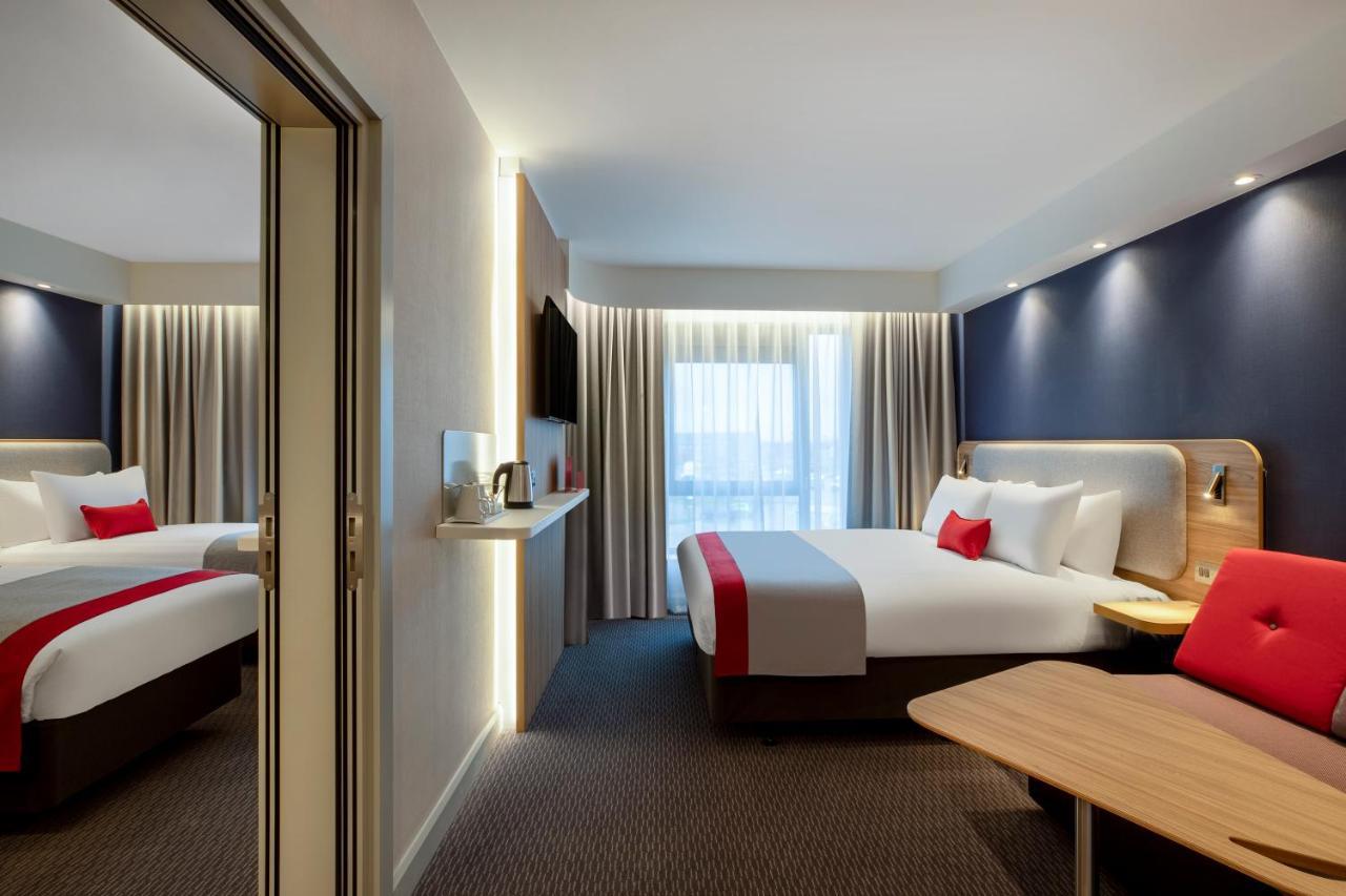 Holiday Inn Express Cambridge West - Cambourne By Ihg Екстериор снимка