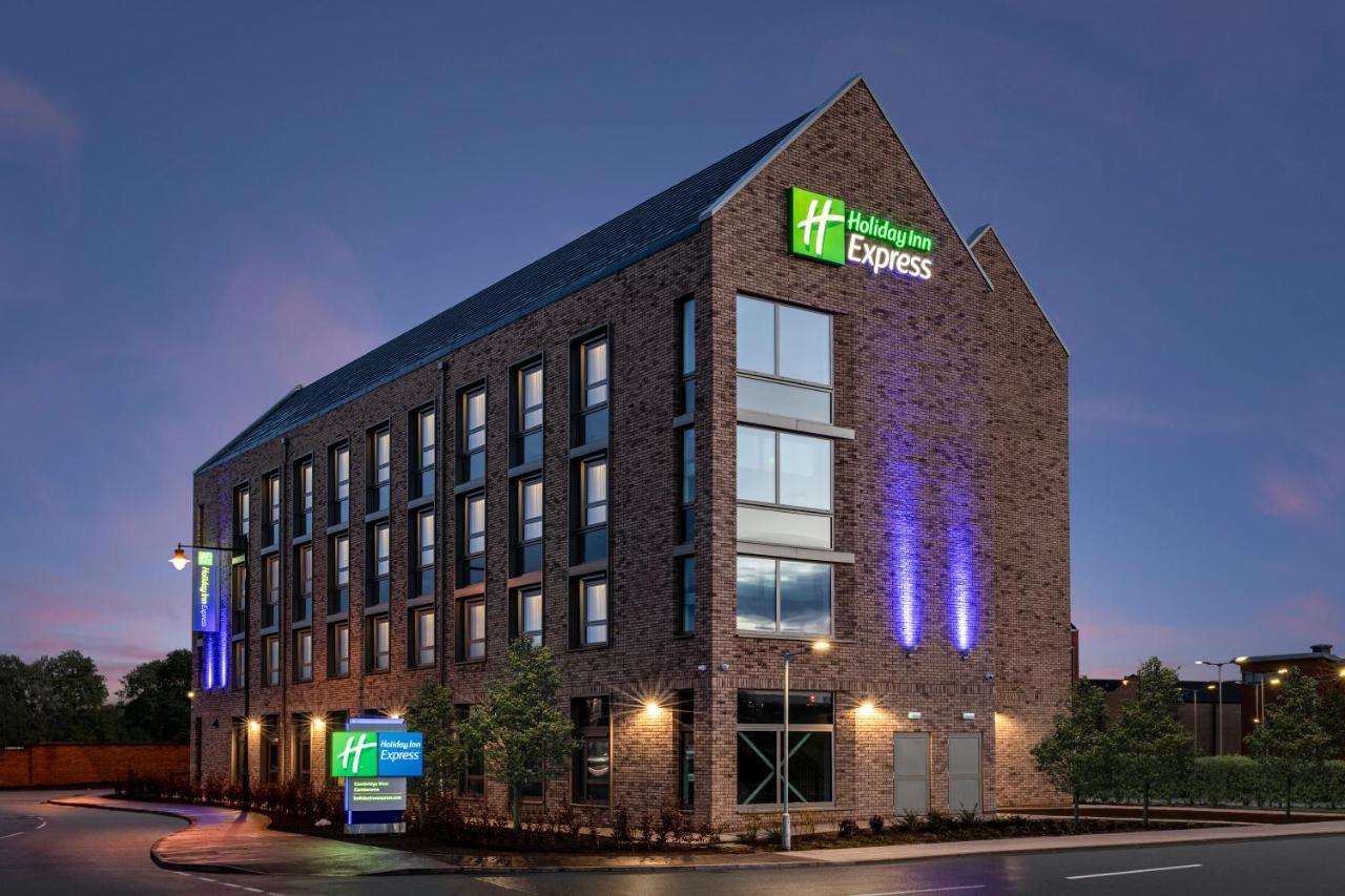 Holiday Inn Express Cambridge West - Cambourne By Ihg Екстериор снимка