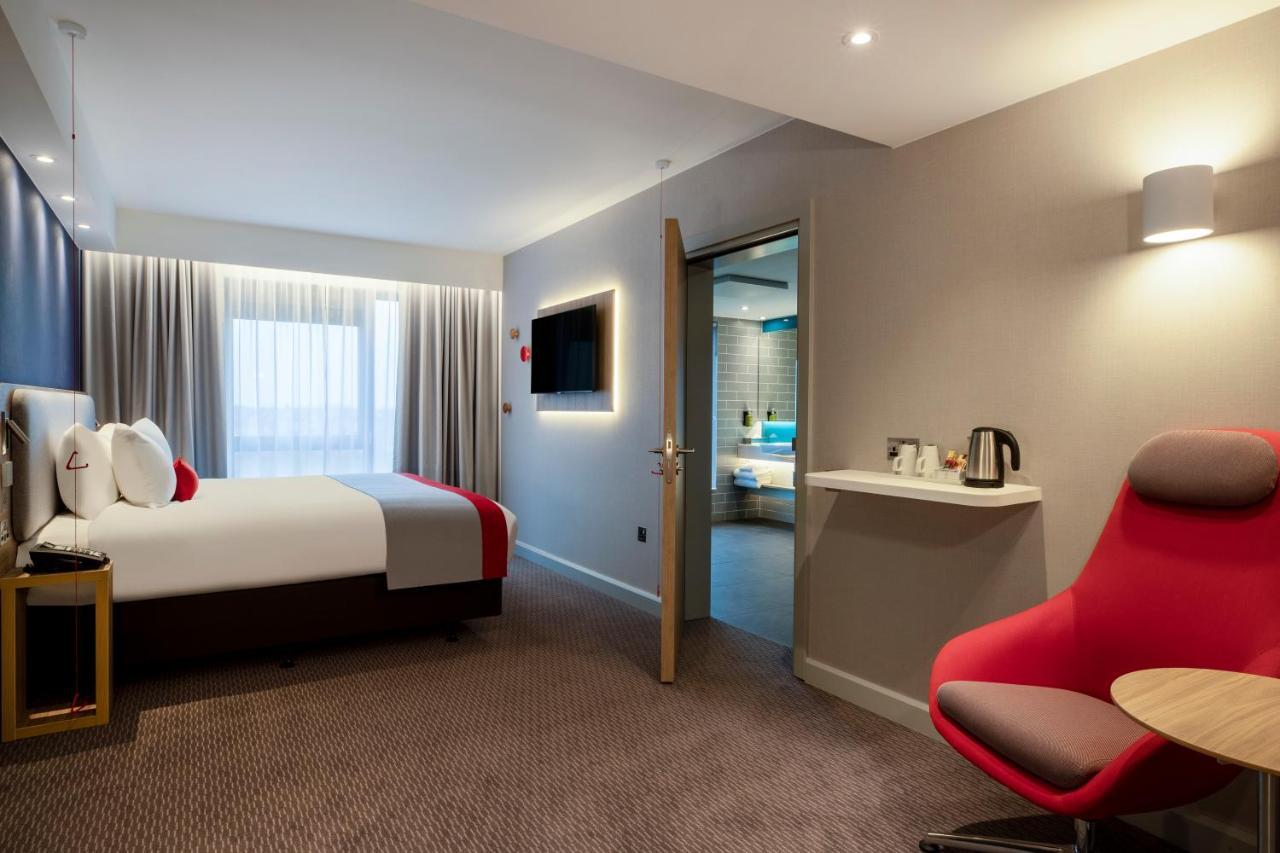 Holiday Inn Express Cambridge West - Cambourne By Ihg Екстериор снимка