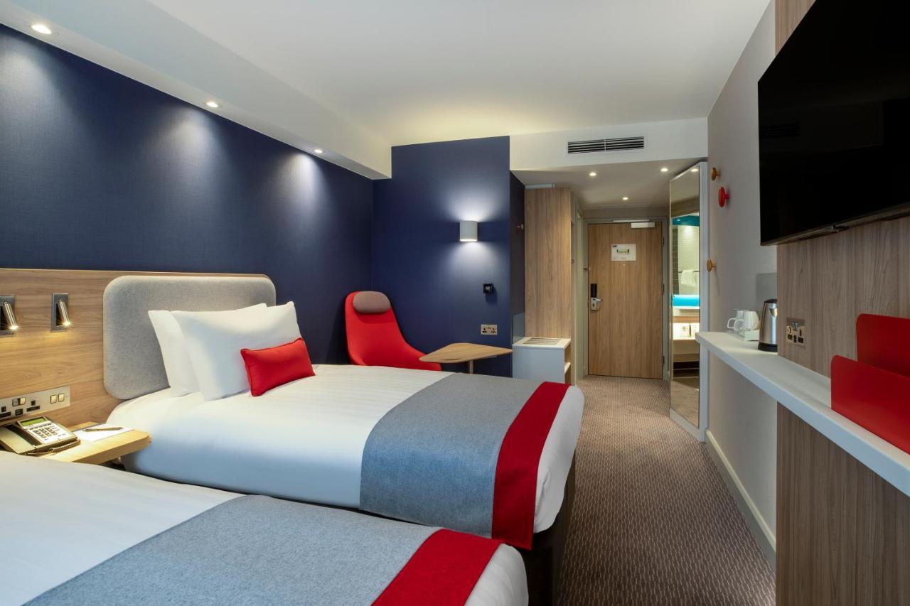 Holiday Inn Express Cambridge West - Cambourne By Ihg Екстериор снимка
