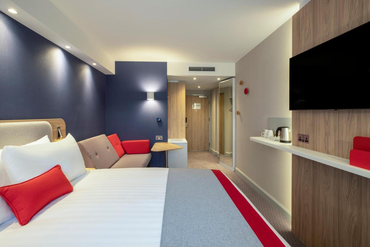 Holiday Inn Express Cambridge West - Cambourne By Ihg Екстериор снимка