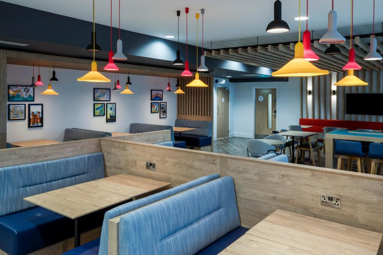 Holiday Inn Express Cambridge West - Cambourne By Ihg Екстериор снимка
