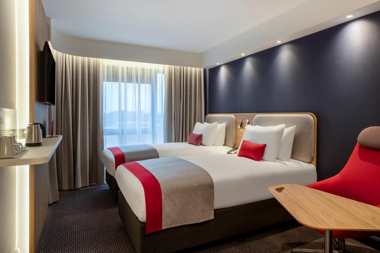 Holiday Inn Express Cambridge West - Cambourne By Ihg Екстериор снимка