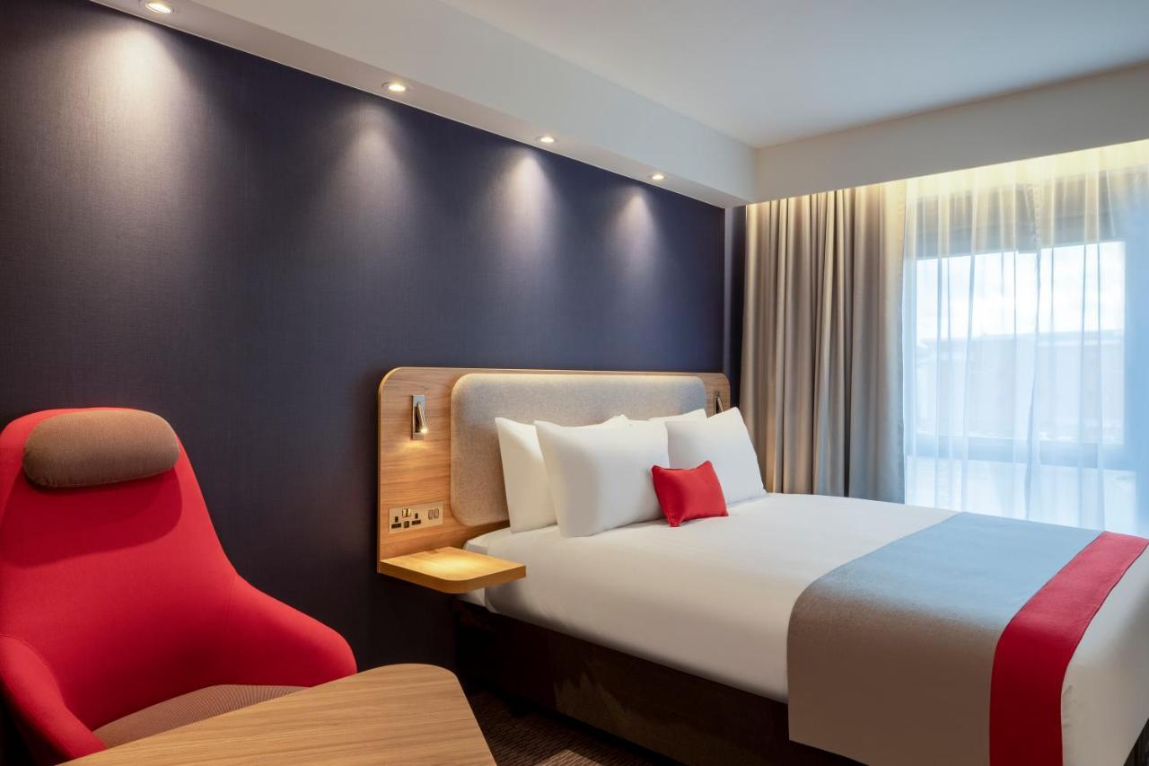 Holiday Inn Express Cambridge West - Cambourne By Ihg Екстериор снимка