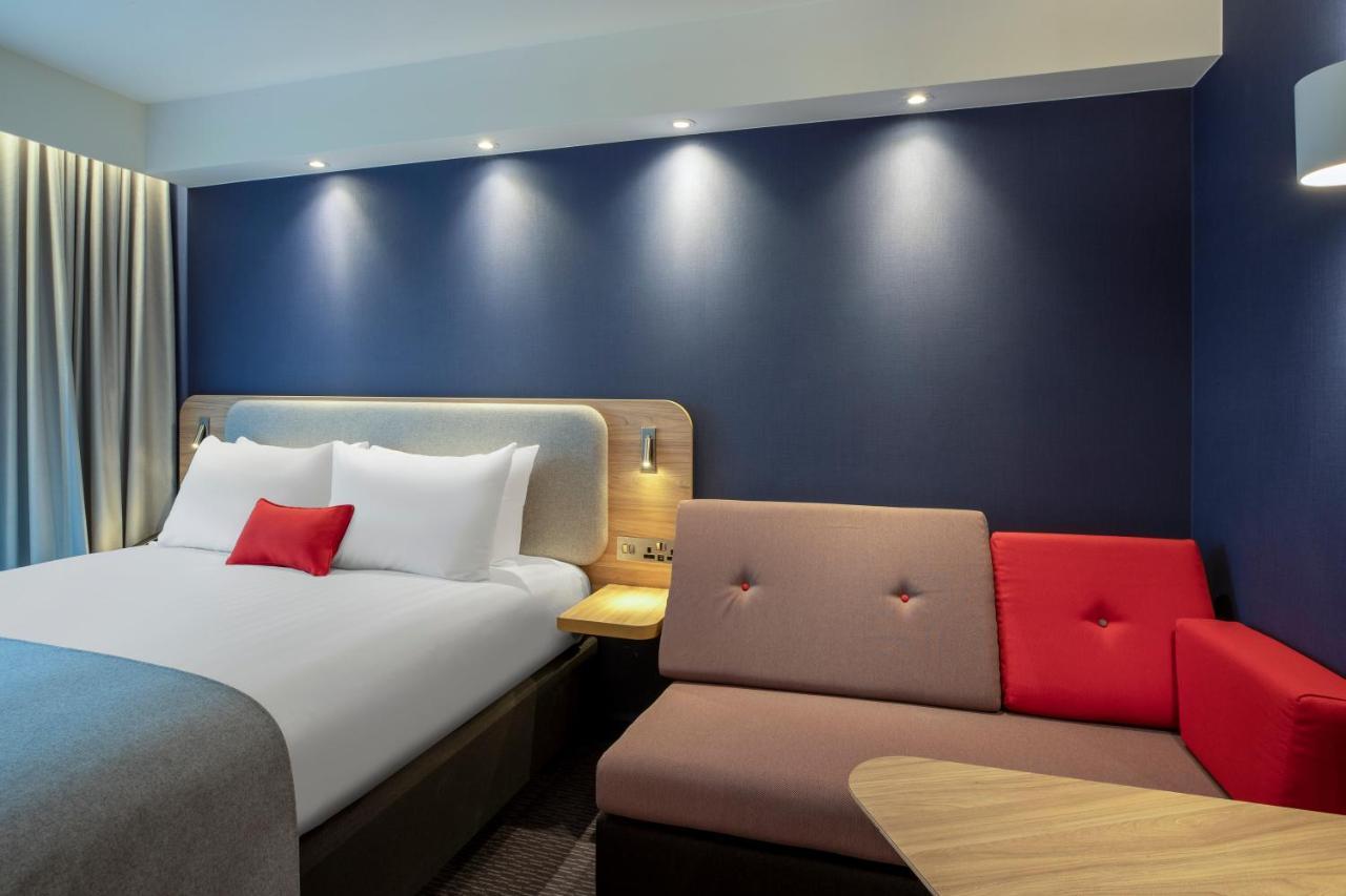 Holiday Inn Express Cambridge West - Cambourne By Ihg Екстериор снимка