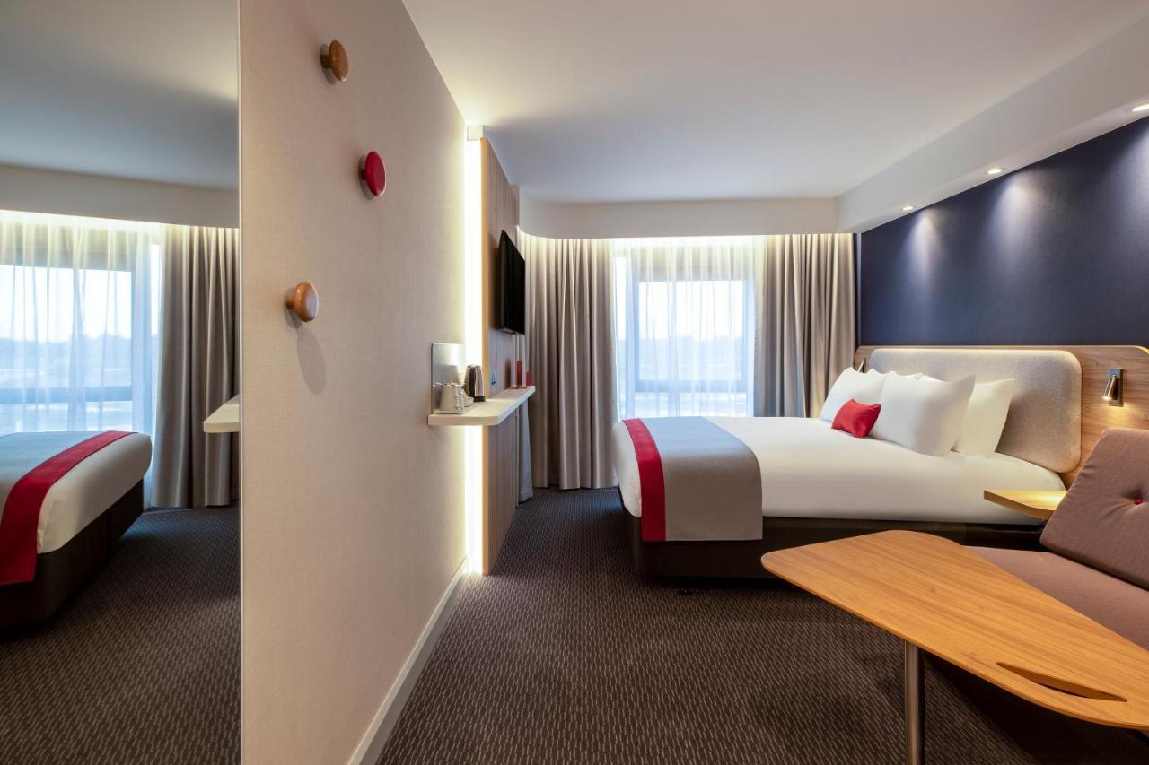 Holiday Inn Express Cambridge West - Cambourne By Ihg Екстериор снимка