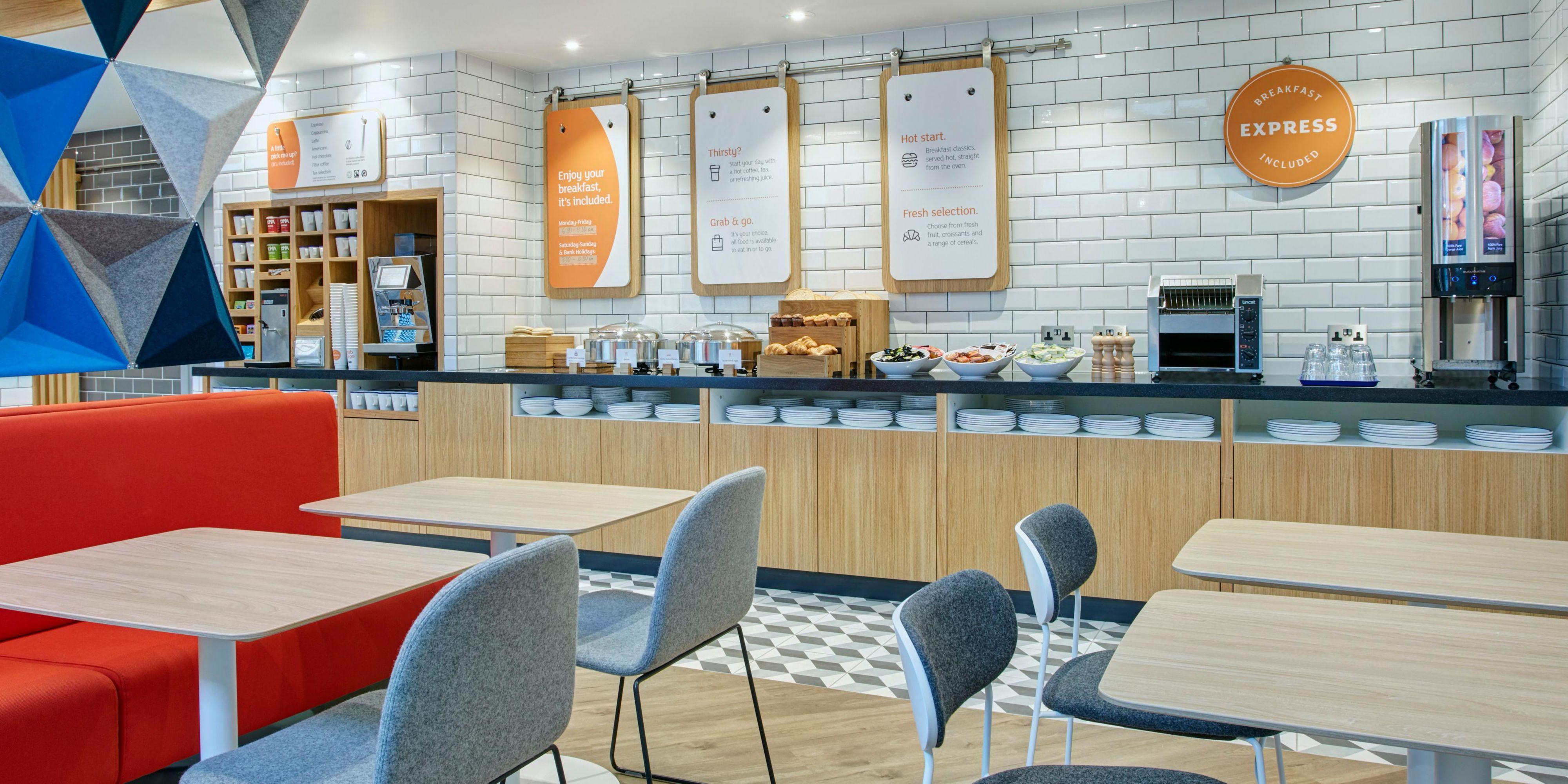 Holiday Inn Express Cambridge West - Cambourne By Ihg Екстериор снимка