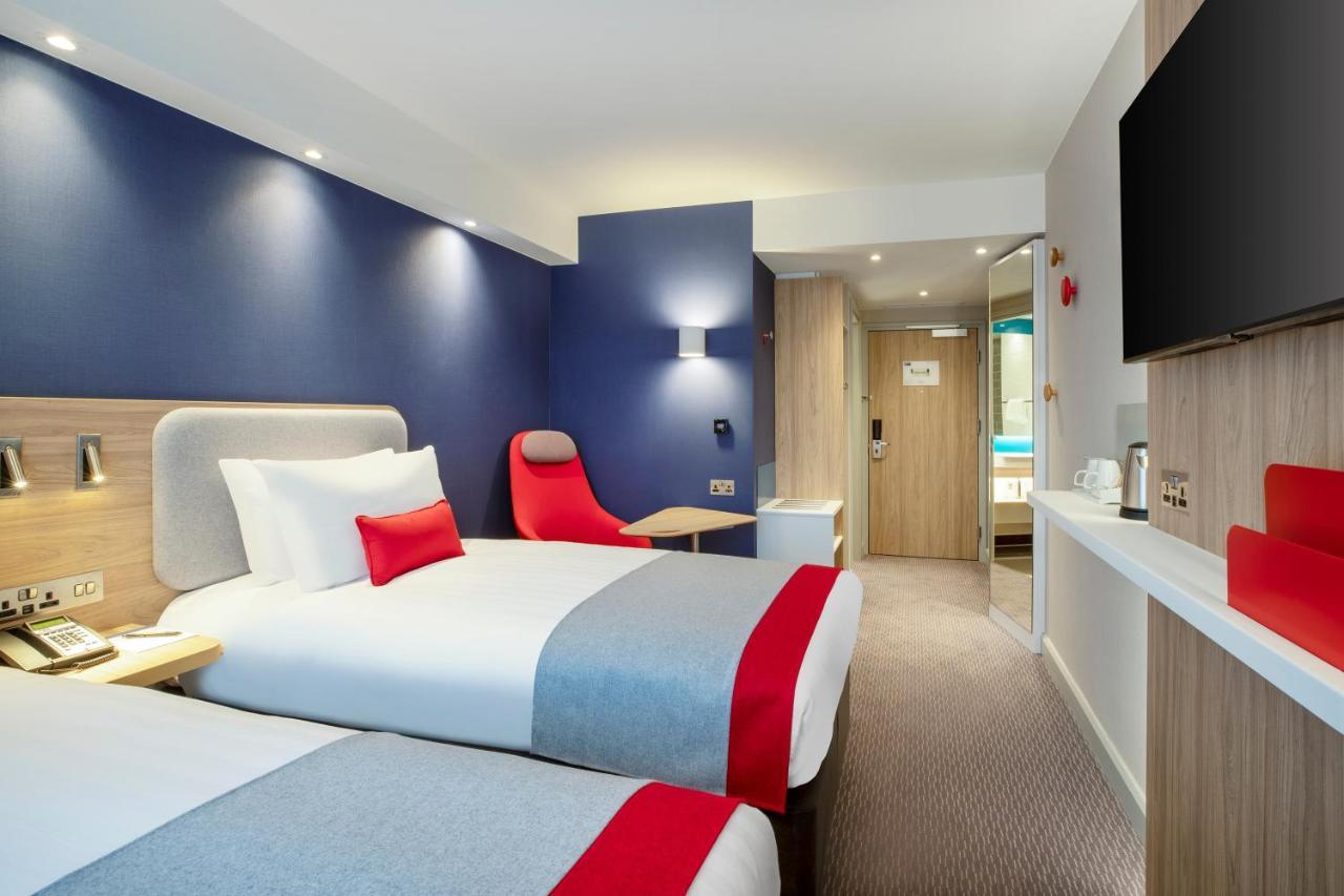 Holiday Inn Express Cambridge West - Cambourne By Ihg Екстериор снимка